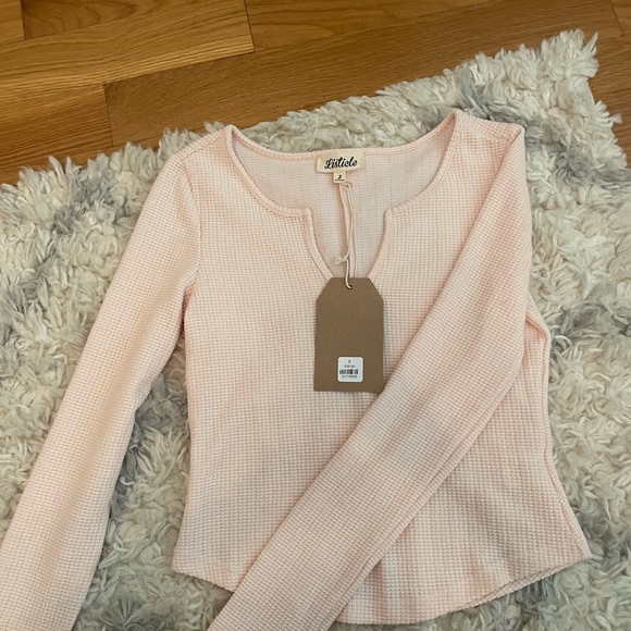 Light pink top Listicle top. Never worn before! - Picture 3 of 4